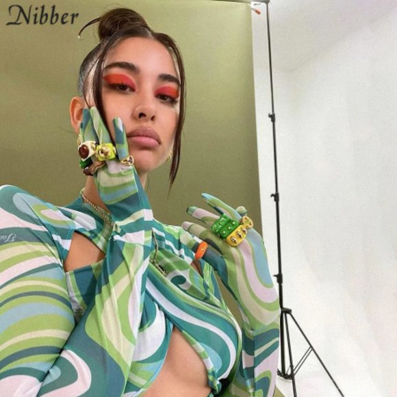 Blue Long Sleeve Gloved Crop Top 💙 - Picture 4 of 7